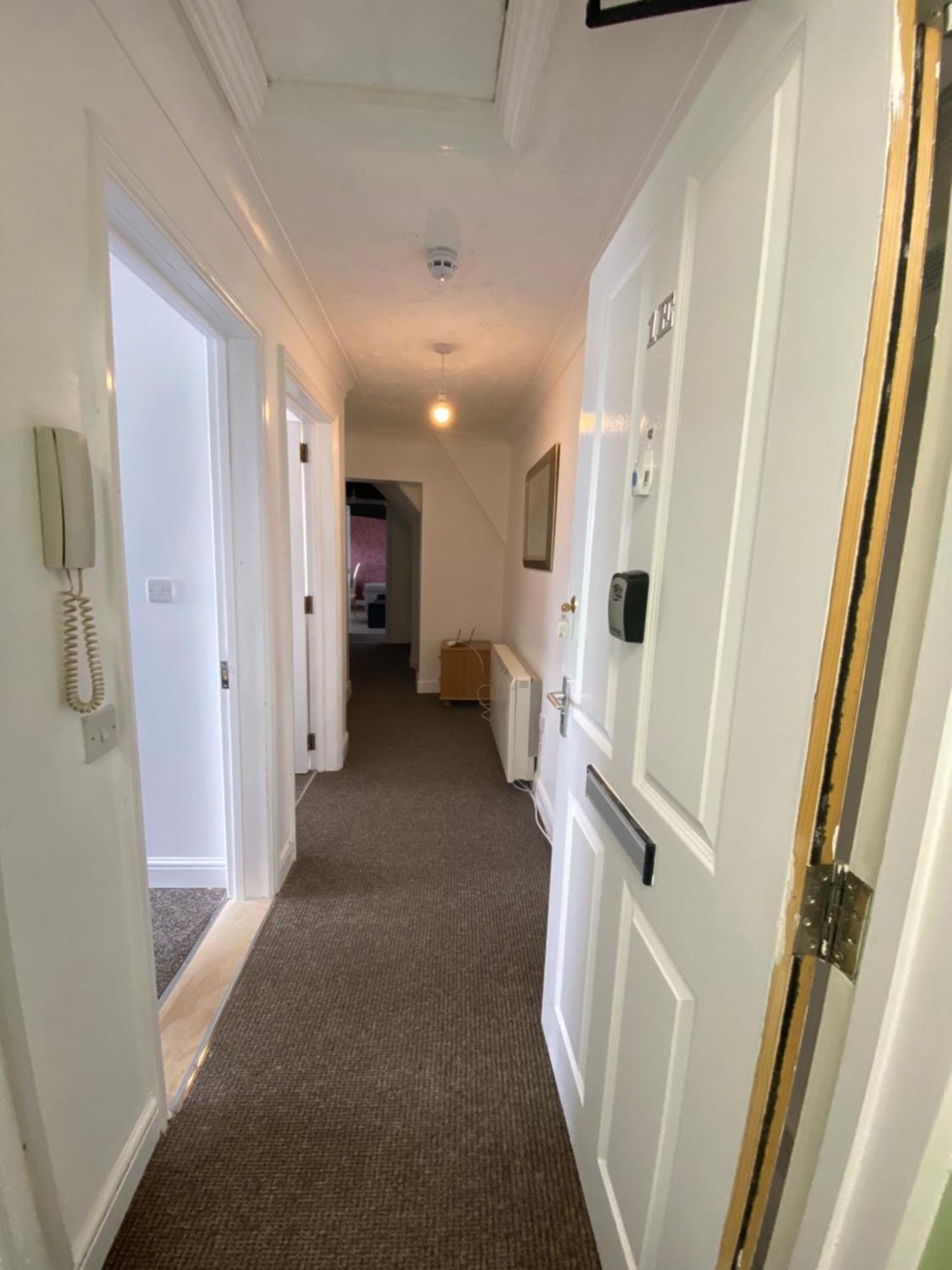 Spacious One Bedroom Flat With River View, 1e Apartment *